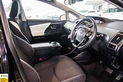 2018 Toyota Prius - Thumbnail