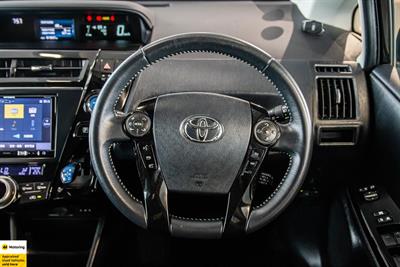 2018 Toyota Prius - Thumbnail