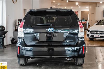 2018 Toyota Prius - Thumbnail