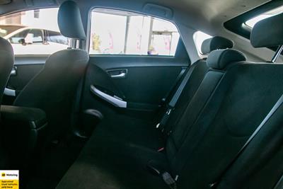 2014 Toyota Prius - Thumbnail