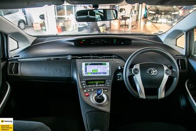 2014 Toyota Prius - Thumbnail
