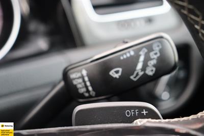 2014 Volkswagen Golf R - Thumbnail