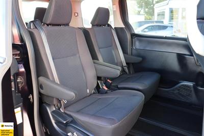 2015 Toyota Noah - Thumbnail