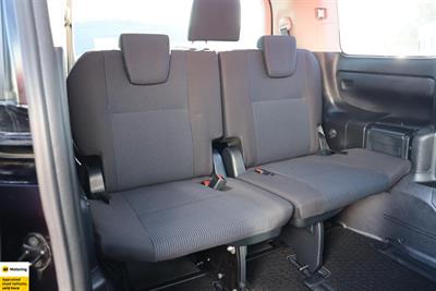 2015 Toyota Noah - Thumbnail
