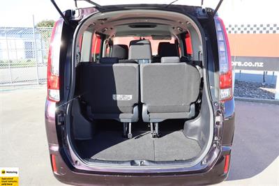 2015 Toyota Noah - Thumbnail