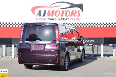 2015 Toyota Noah - Thumbnail