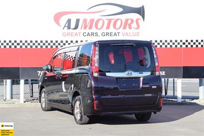2015 Toyota Noah - Thumbnail