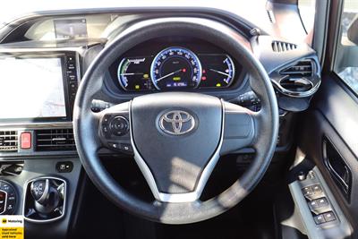 2015 Toyota Noah - Thumbnail