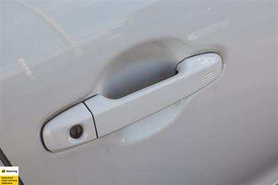2015 Toyota Aqua - Thumbnail