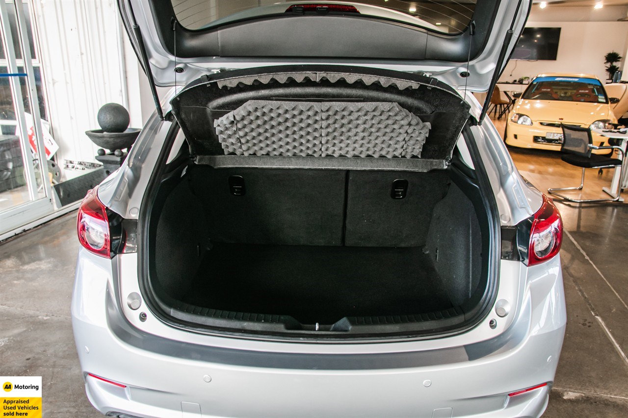 2016 Mazda Axela
