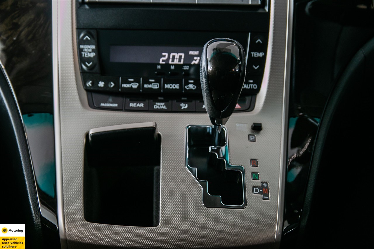 2014 Toyota Alphard