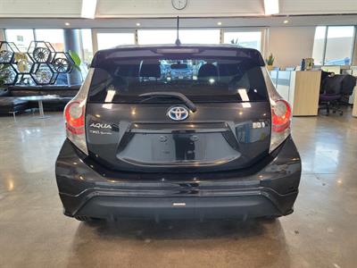 2012 Toyota Aqua - Thumbnail