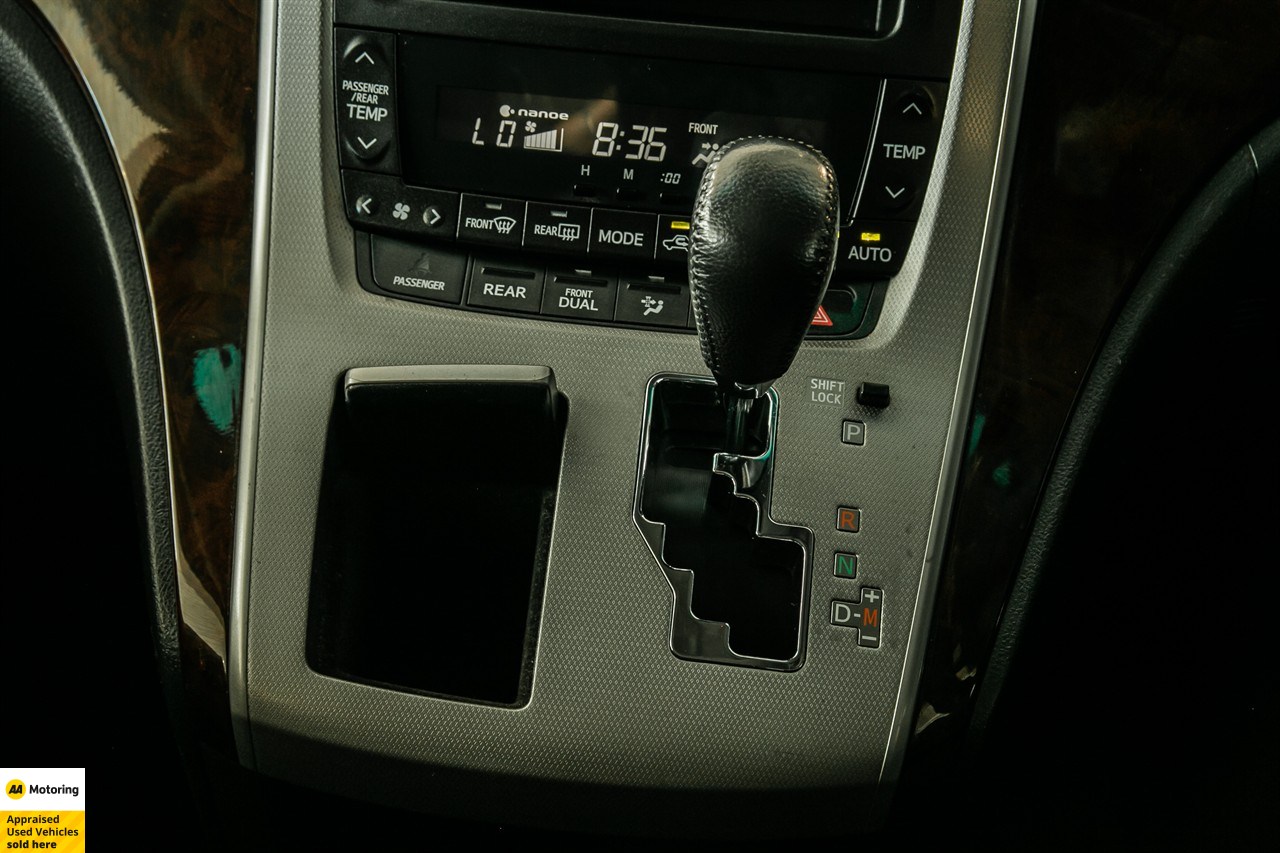 2013 Toyota Vellfire