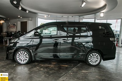 2013 Toyota Vellfire - Thumbnail