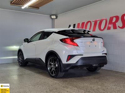 2019 Toyota C-HR - Thumbnail