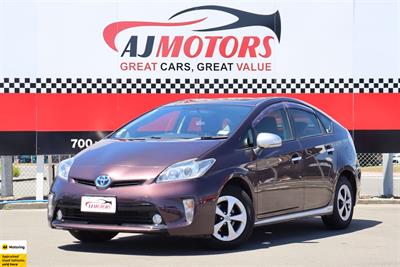 2014 Toyota Prius - Thumbnail