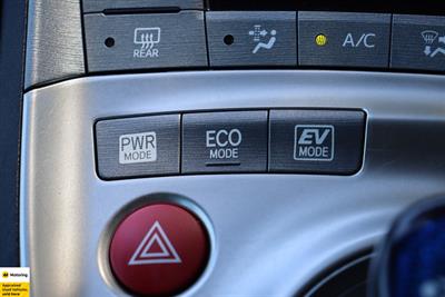 2014 Toyota Prius - Thumbnail