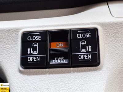 2015 Toyota Sienta - Thumbnail