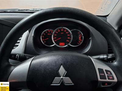 2012 Mitsubishi Triton - Thumbnail