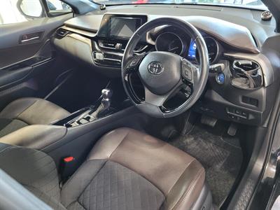 2017 Toyota C-HR - Thumbnail