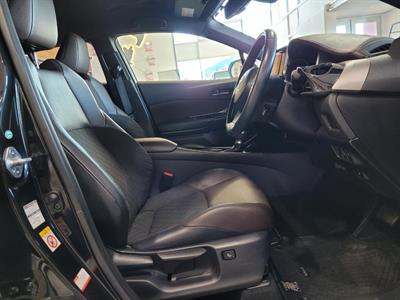2017 Toyota C-HR - Thumbnail