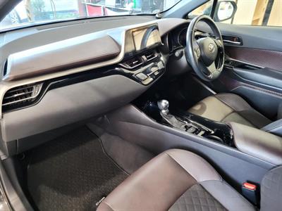 2017 Toyota C-HR - Thumbnail