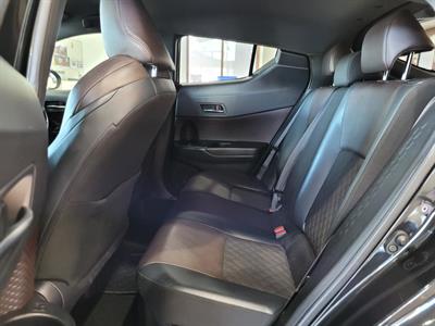 2017 Toyota C-HR - Thumbnail