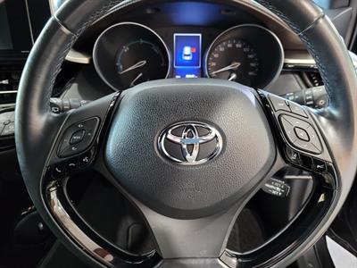 2017 Toyota C-HR - Thumbnail