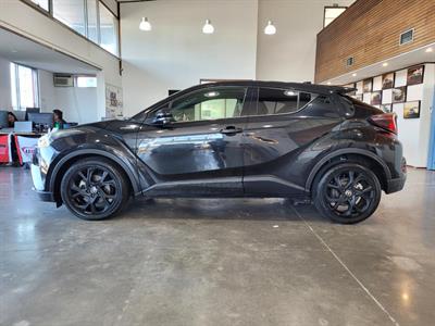2017 Toyota C-HR - Thumbnail