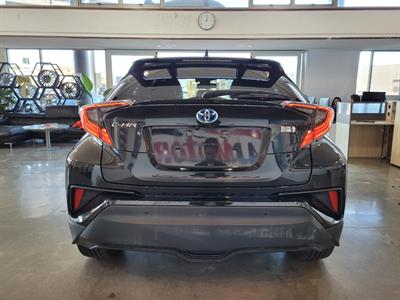 2017 Toyota C-HR - Thumbnail
