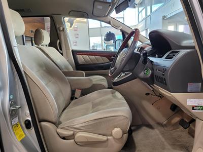 2004 Toyota Alphard - Thumbnail