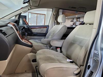 2004 Toyota Alphard - Thumbnail