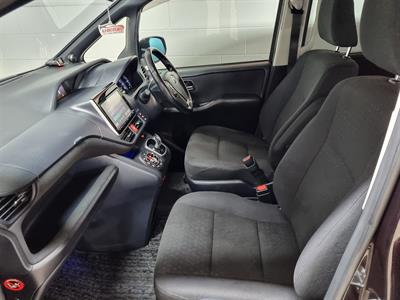 2015 Toyota Noah - Thumbnail