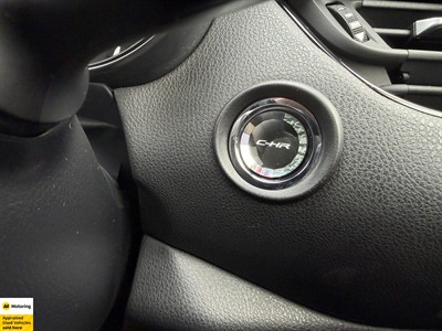 2019 Toyota C-HR - Thumbnail