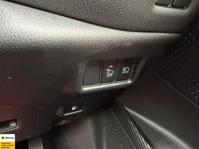 2019 Toyota C-HR - Thumbnail