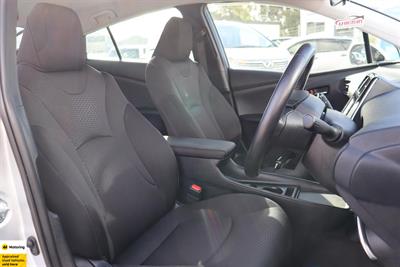 2019 Toyota Prius - Thumbnail