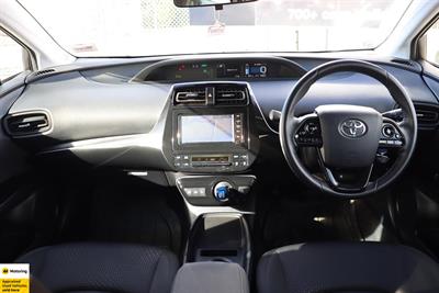 2019 Toyota Prius - Thumbnail