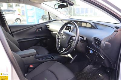 2019 Toyota Prius - Thumbnail
