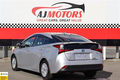 2019 Toyota Prius - Thumbnail