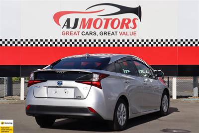 2019 Toyota Prius - Thumbnail