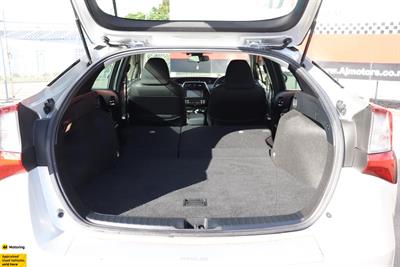 2019 Toyota Prius - Thumbnail