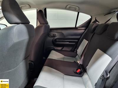 2014 Toyota Aqua - Thumbnail
