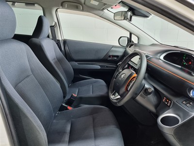 2016 Toyota Sienta - Thumbnail