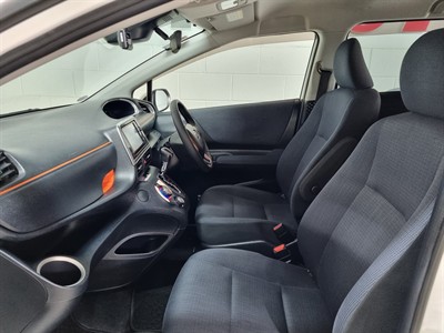 2016 Toyota Sienta - Thumbnail