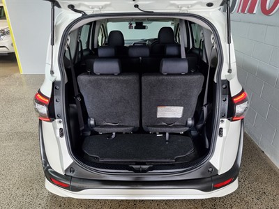 2016 Toyota Sienta - Thumbnail