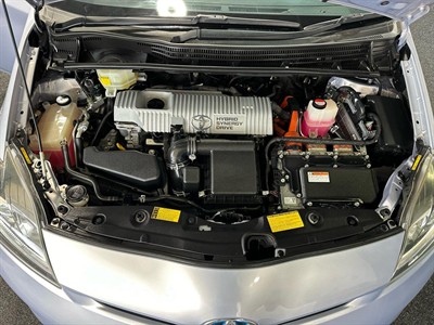 2014 Toyota Prius - Thumbnail