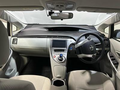 2014 Toyota Prius - Thumbnail