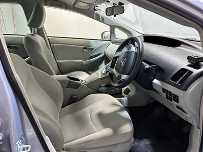 2014 Toyota Prius - Thumbnail