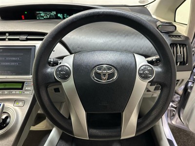 2014 Toyota Prius - Thumbnail