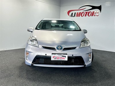 2014 Toyota Prius - Thumbnail